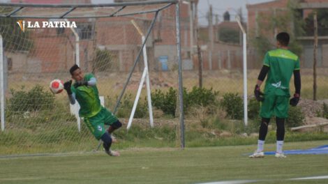 Roberto Rivas se esfuerza en los entrenamientos para mantener la titularidad