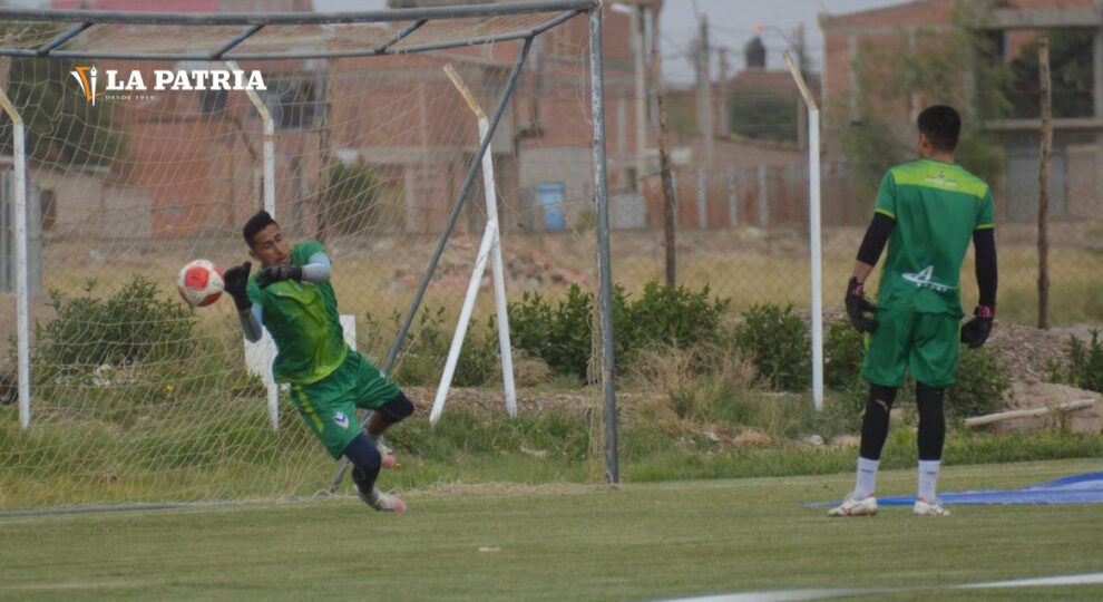 Roberto Rivas se esfuerza en los entrenamientos para mantener la titularidad