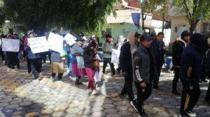 Desempleados de Huanuni exigen fuentes laborales en protesta