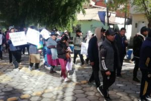 Desempleados de Huanuni exigen fuentes laborales en protesta