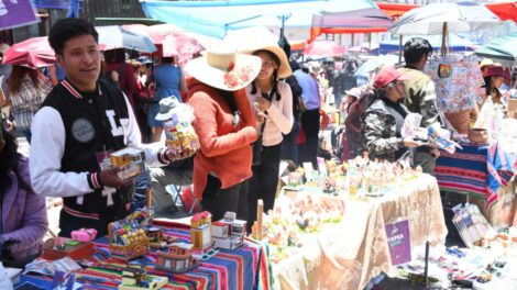 La Feria de Alasitas en La Paz