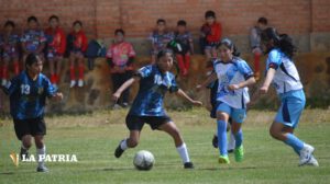 Reunión decisiva para el futuro del fútbol femenino en Oruro