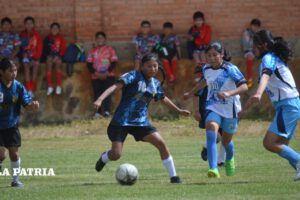 Reunión decisiva para el futuro del fútbol femenino en Oruro