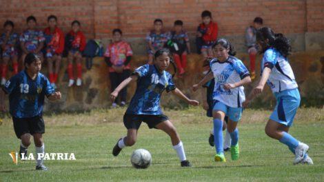 Reunión decisiva para el futuro del fútbol femenino en Oruro