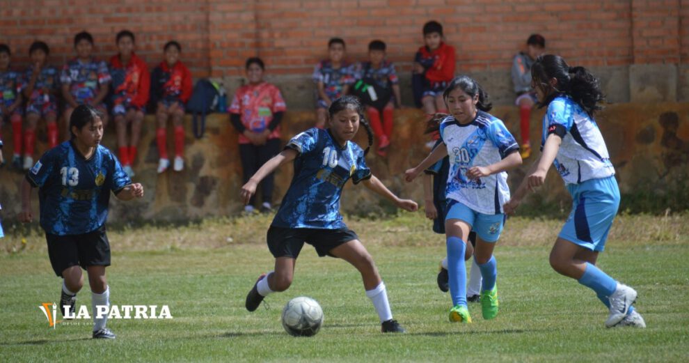 Reunión decisiva para el futuro del fútbol femenino en Oruro