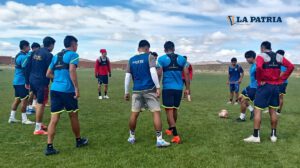 CDT Real Oruro durante el entrenamiento en su complejo