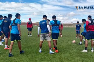 CDT Real Oruro durante el entrenamiento en su complejo