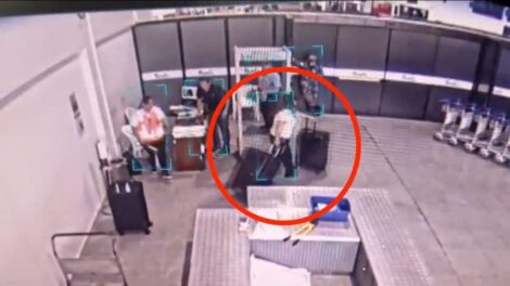 Ingreso irregular de maletas con 100 millones de dólares