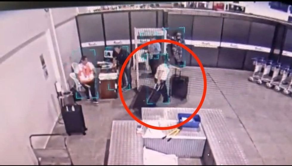 Ingreso irregular de maletas con 100 millones de dólares