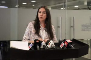 Exautoridades salieron del país según informe de migración