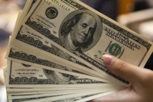 Dólar paralelo registra una leve baja