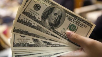 Dólar paralelo registra una leve baja