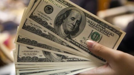 Dólar paralelo registra una leve baja