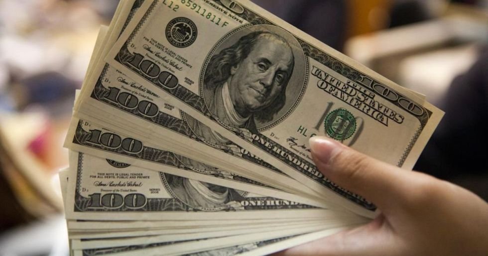 Dólar paralelo registra una leve baja