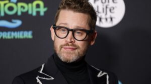 Macaulay Culkin despide a Catherine O'Hara, su madre en Mi Pobre Angelito