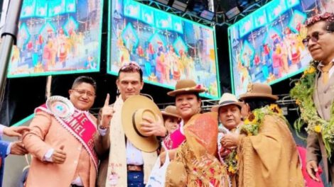 Paz afirma que su Gobierno promueve medidas para proteger y promocionar el folklore nacional