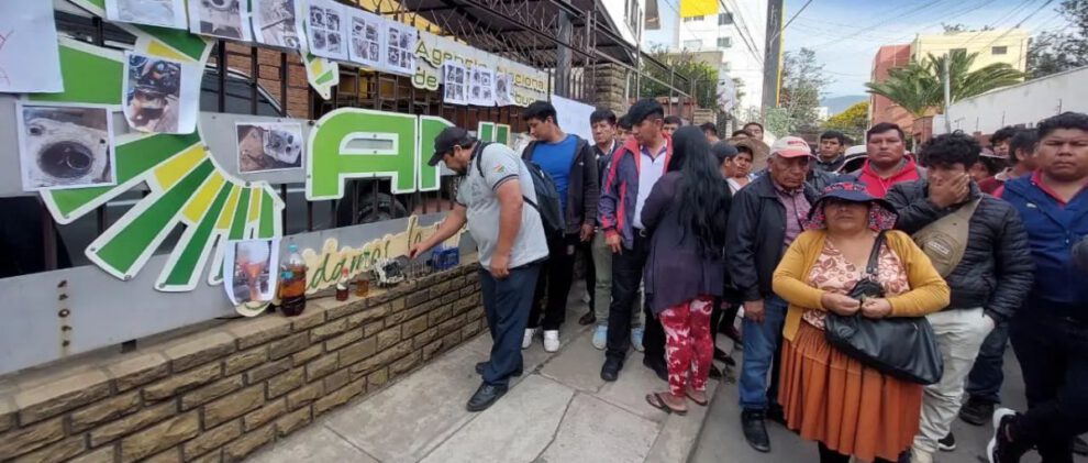 Protesta de transportistas por la calidad del combustible en Cochabamba