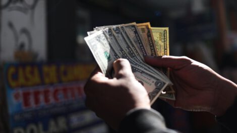 Devolución de dólares a ahorradores en Bolivia