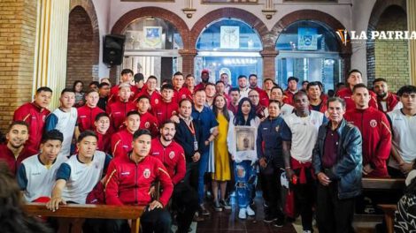 Integrantes del Club Deportivo Totora Real Oruro