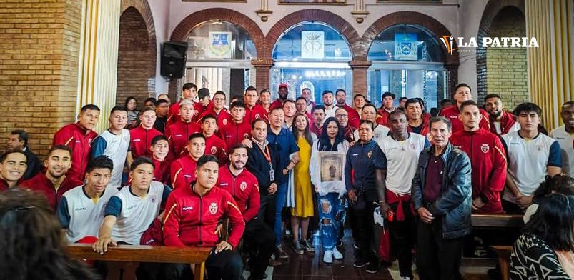 Integrantes del Club Deportivo Totora Real Oruro