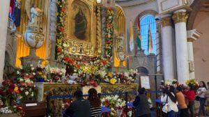 Fieles celebran el Día de la Candelaria en Oruro
