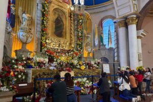 Fieles celebran el Día de la Candelaria en Oruro