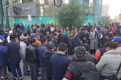 Protesta por mala calidad de gasolina en La Paz