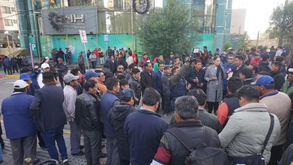 Protesta por mala calidad de gasolina en La Paz