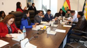 Ley de arraigo para exautoridades aprobada por la Comisión de Justicia Plural