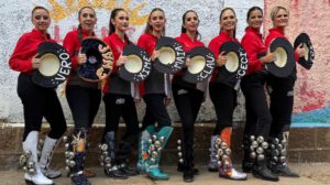 Equipo diplomático de la embajada de Suecia en el conjunto Caporales ENAF