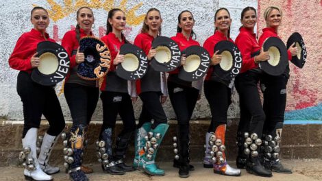 Equipo diplomático de la embajada de Suecia en el conjunto Caporales ENAF