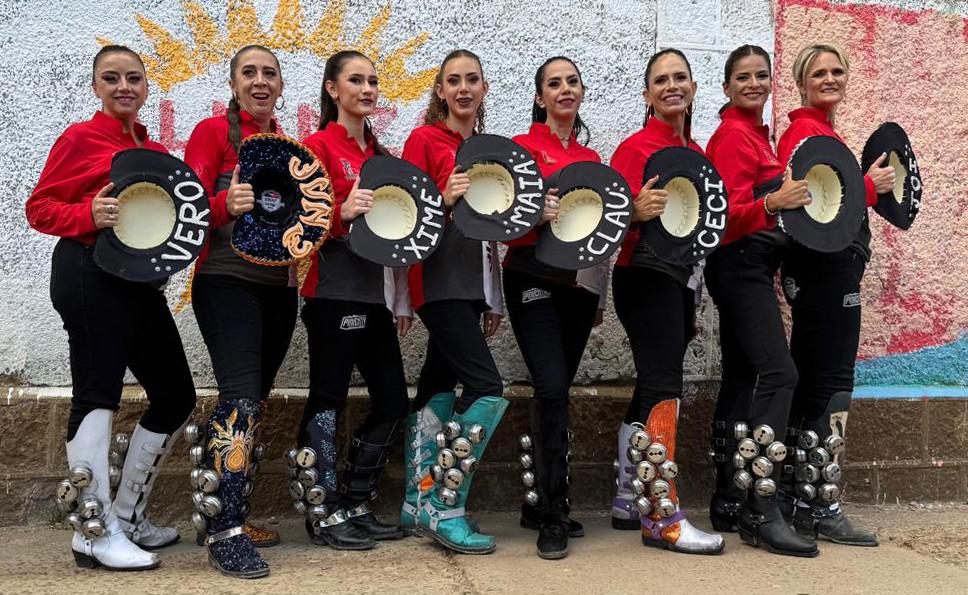 Equipo diplomático de la embajada de Suecia en el conjunto Caporales ENAF