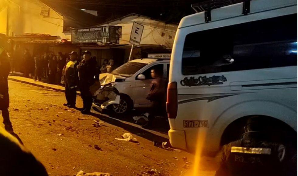 Al menos tres vehículos resultaron afectados tras accidente vial