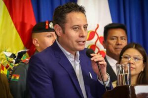 El vicepresidente Edmand Lara formalizó una ofensiva legal contra YPFB