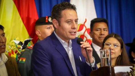 El vicepresidente Edmand Lara formalizó una ofensiva legal contra YPFB