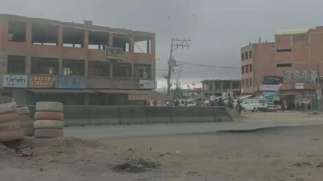 Usuarios de la Terminal Metropolitana de El Alto se ven afectados por la suspensión temporal de salidas