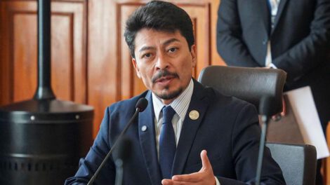 El ministro de Relaciones Exteriores, Fernando Aramayo, denunció que tras el anuncio de recortes de personal en la Cancillería