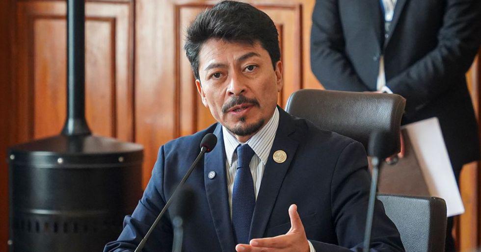 El ministro de Relaciones Exteriores, Fernando Aramayo, denunció que tras el anuncio de recortes de personal en la Cancillería