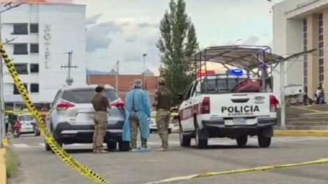 La mujer fue hallada este martes dentro de un vehículo estacionado frente a la Terminal de la ciudad de Tarija