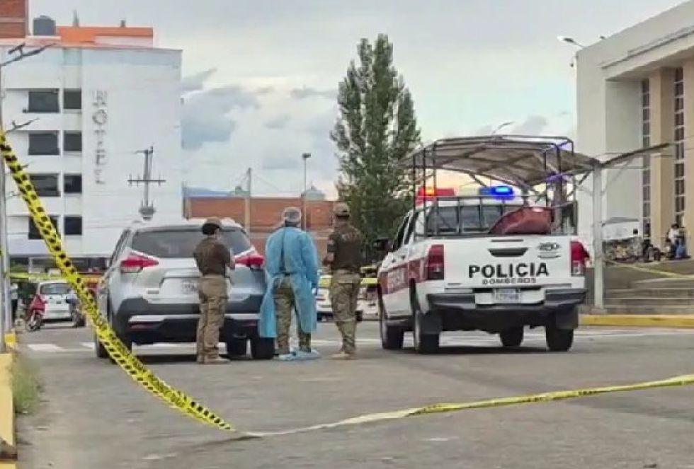 La mujer fue hallada este martes dentro de un vehículo estacionado frente a la Terminal de la ciudad de Tarija