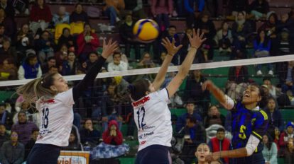 Dos equipos femeninos en un partido