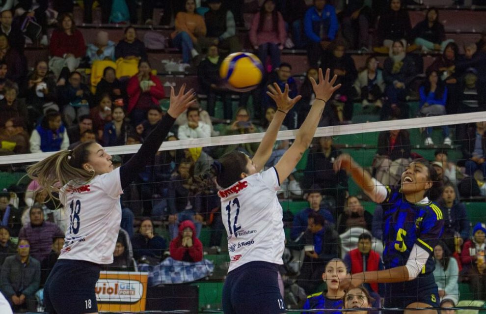 Dos equipos femeninos en un partido