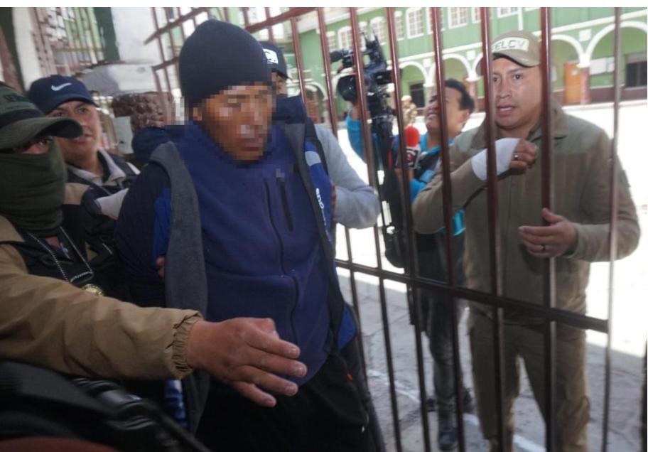 Patrulla Policial que trasladaba al sospechoso fue atacada  por un grupo violento en Tupiza