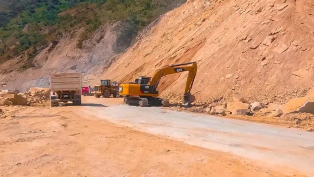 Un trabajo de mantenimiento en la carretera