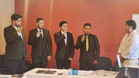 los dirigentes de la Febad al momento de jurar en sus cargos