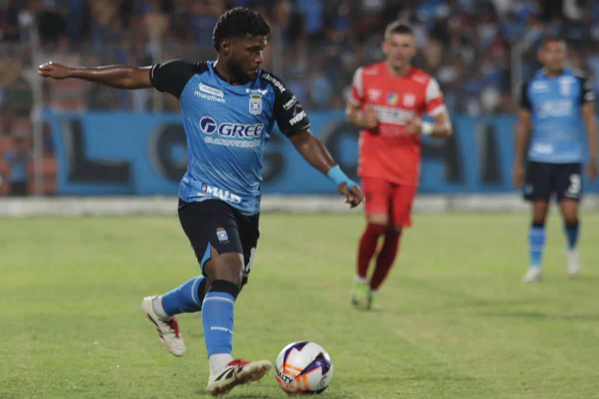 Blooming fue dominador de las acciones del partido y sacó una gran ventaja