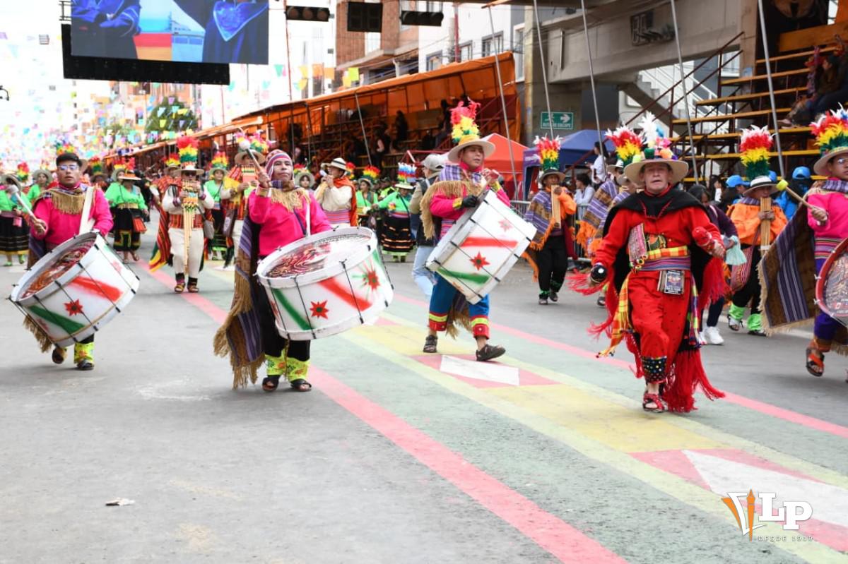 Los Hijos del Pagador interpretan el ritmo alegre
