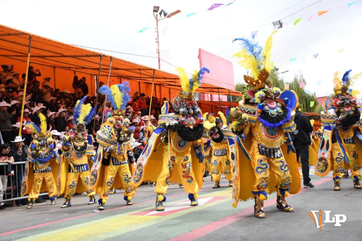La Morenada se baila con un movimiento lento y rítmico