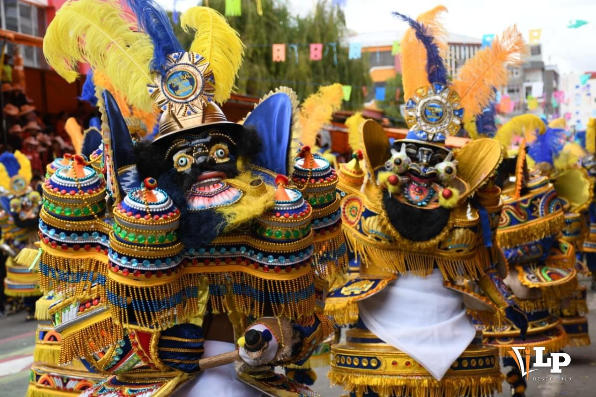 El paso cadencioso de la Morenada Central