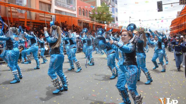 danzarines de los Caporales Centralistas de Oruro